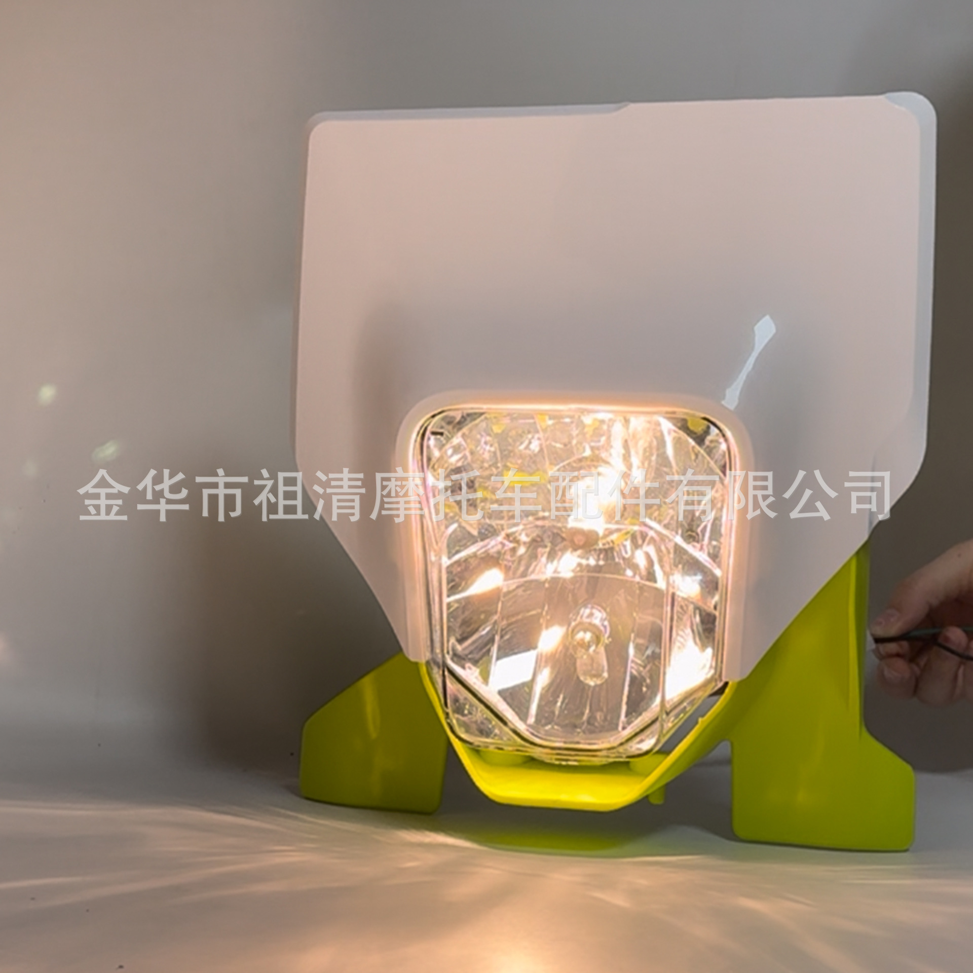 Off-road motorcycle headlight KTM Hoosiwana headlight assembly Constant ship Kweis headlight far and near light
