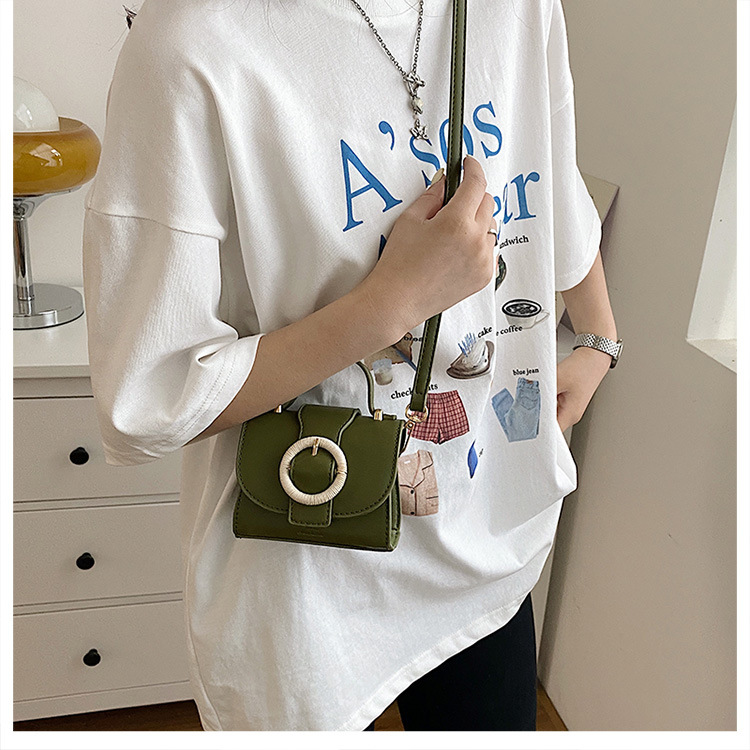 2022 Summer New Fashion Solid Color Portable Crossbody Small Square Bag display picture 3