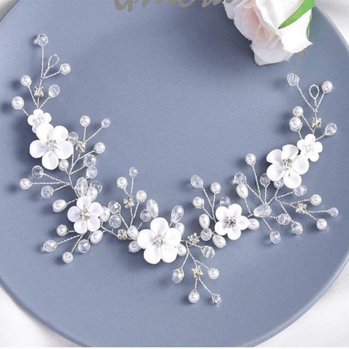 Korean-style bridal headpiece: Bohemian, fairy-like, handcrafted white flower and crystal gold hair comb—perfect accessory for wedding gowns and formal attire.