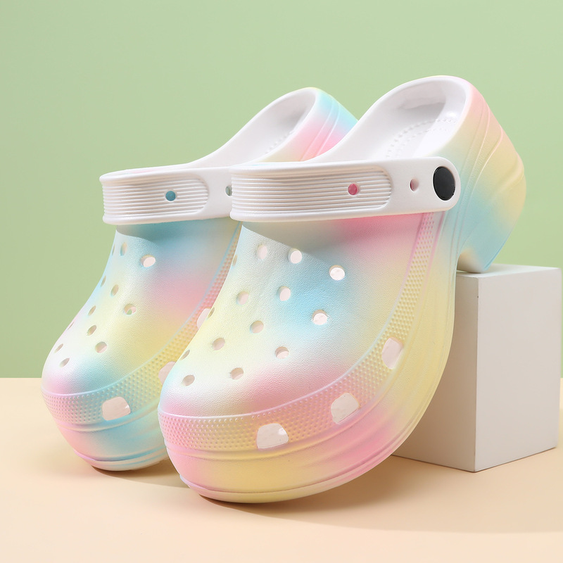 Thick-Soled Colorful Clogs for Women, Summer Outdoor Wear, Height-Increasing Sandals with a High-End Feel, Non-Slip, Wear-Resistant, Hollow-Out, Breathable, Closed-Toe Slippers Thick-Soled Colorful Clogs for Women, Summer Outdoor Wear, Height-Increasing Sandals with a High-End Feel, Non-Slip, Wear-Resistant, Hollow-Out, Breathable, Closed-Toe Slippers