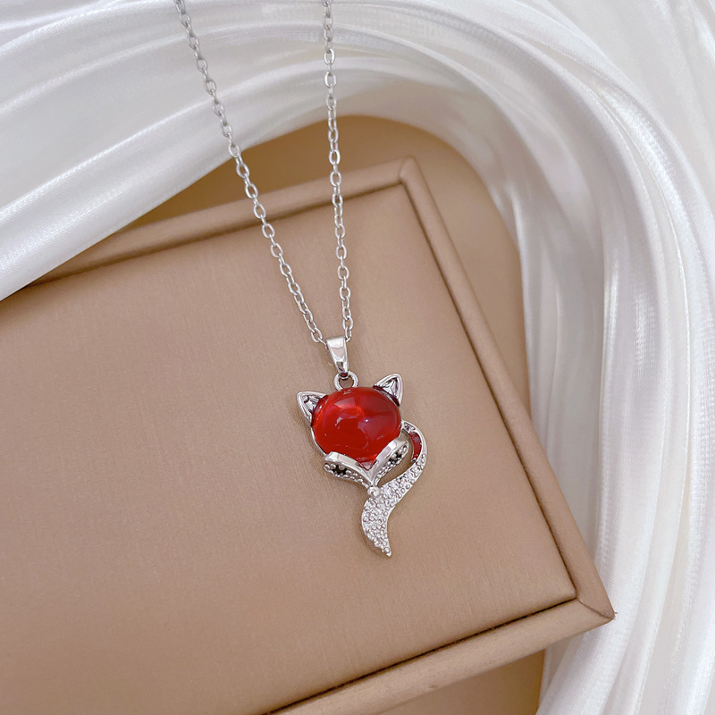 Luxe vos ketting met kristallen voor dames van titanium_voghion.com