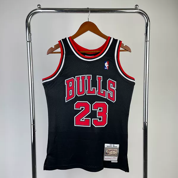 MN23 black