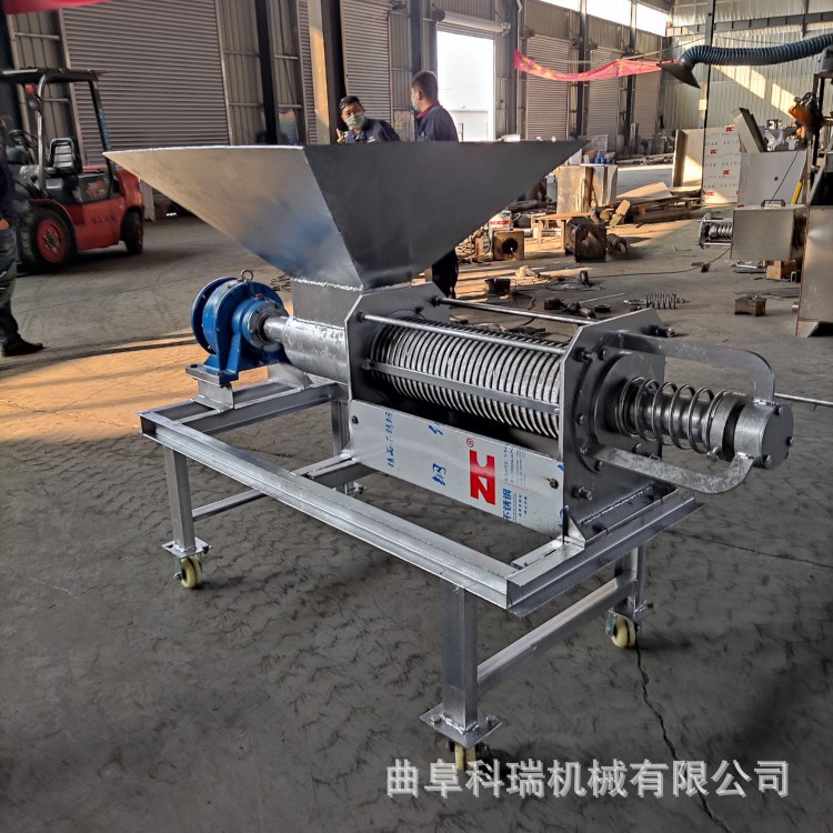水泡粪猪粪干湿分离机 处理牛粪螺旋挤干脱水机鸡鸭发酵粪压榨机