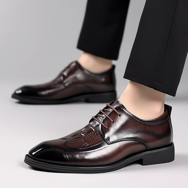 Cabeza de cuero británico zapatos de hombre de negocios zapatos de cuero genuinos, zapatos de cuero de flores de bloque para hombres con patrón de cocodrilo al por mayor