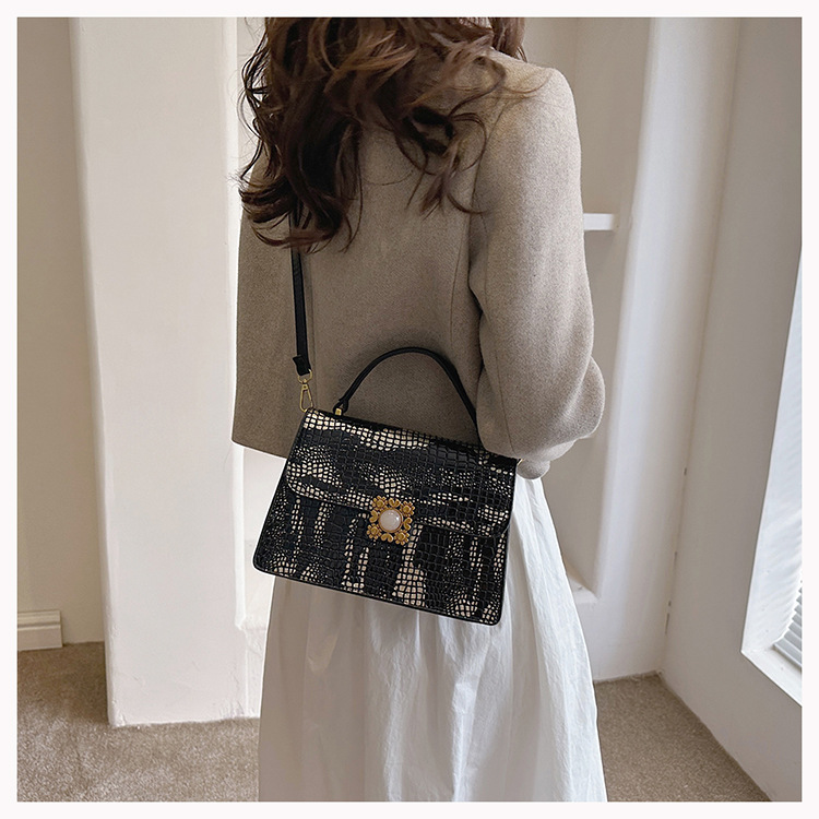 Sınır ötesi doku çanta 2023 erken sonbahar yeni kadın çantası kişiselleştirilmiş kertenkele desen omuz çantası rugan parlak çapraz çanta_voghion.com