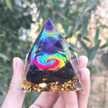 跨境外贸亚马逊水晶金字塔水晶碎石滴胶树脂家居桌面手工摆件礼物