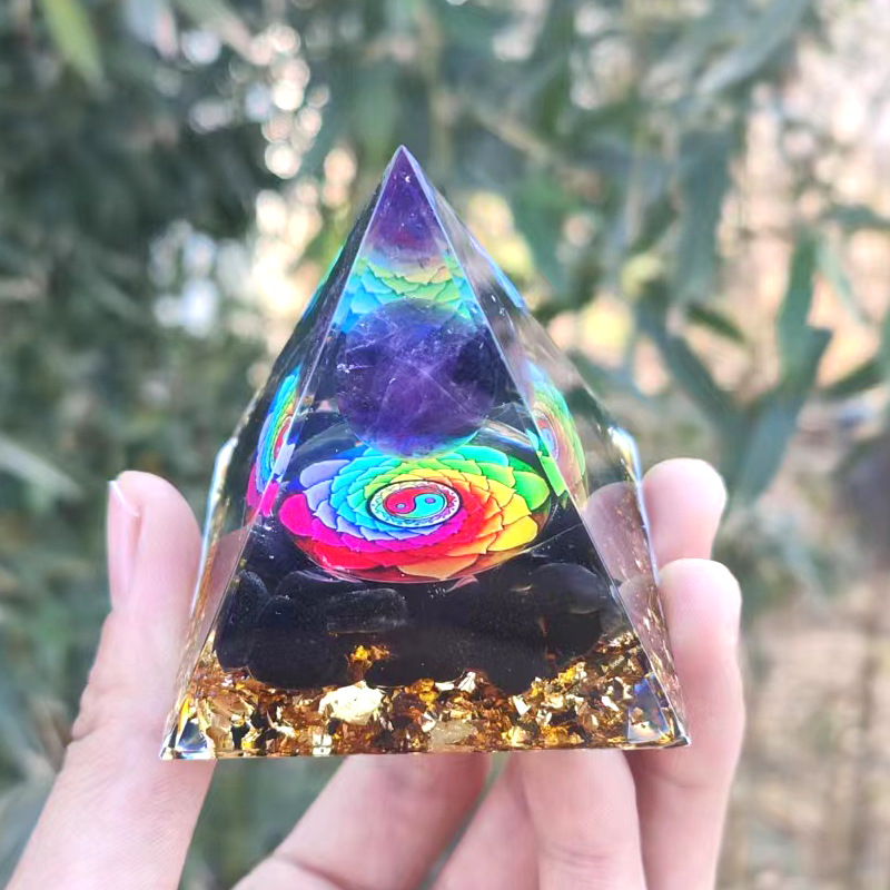 跨境外贸亚马逊水晶金字塔水晶碎石滴胶树脂家居桌面手工摆件礼物