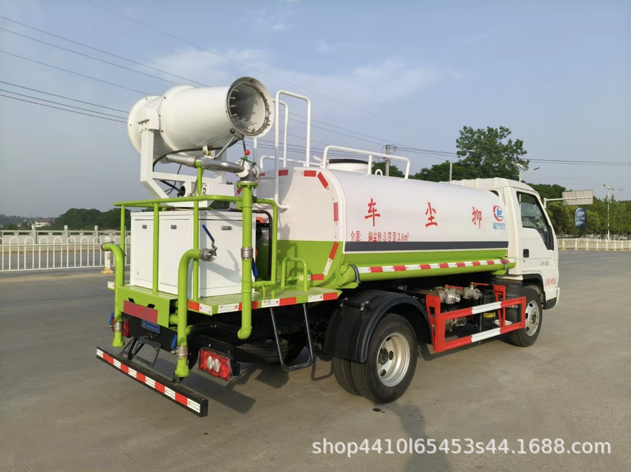 Sprinkler Trucks That Can Go into the Basement, Small Sprinkler Trucks for Road Washing, and a Single Sprinkler Truck Are All Available at Wholesale Prices
