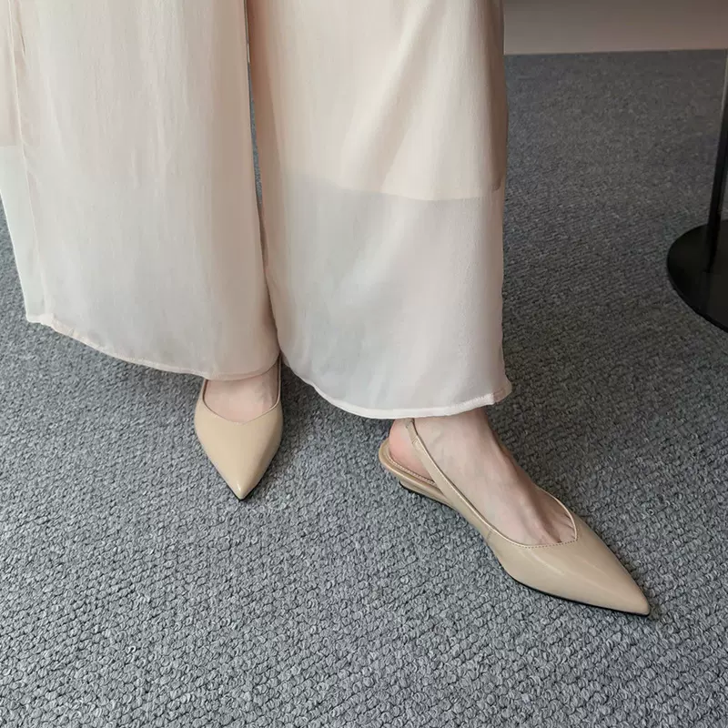 小心机坡跟简约气质时尚ins通勤尖头显瘦平跟单鞋凉鞋女