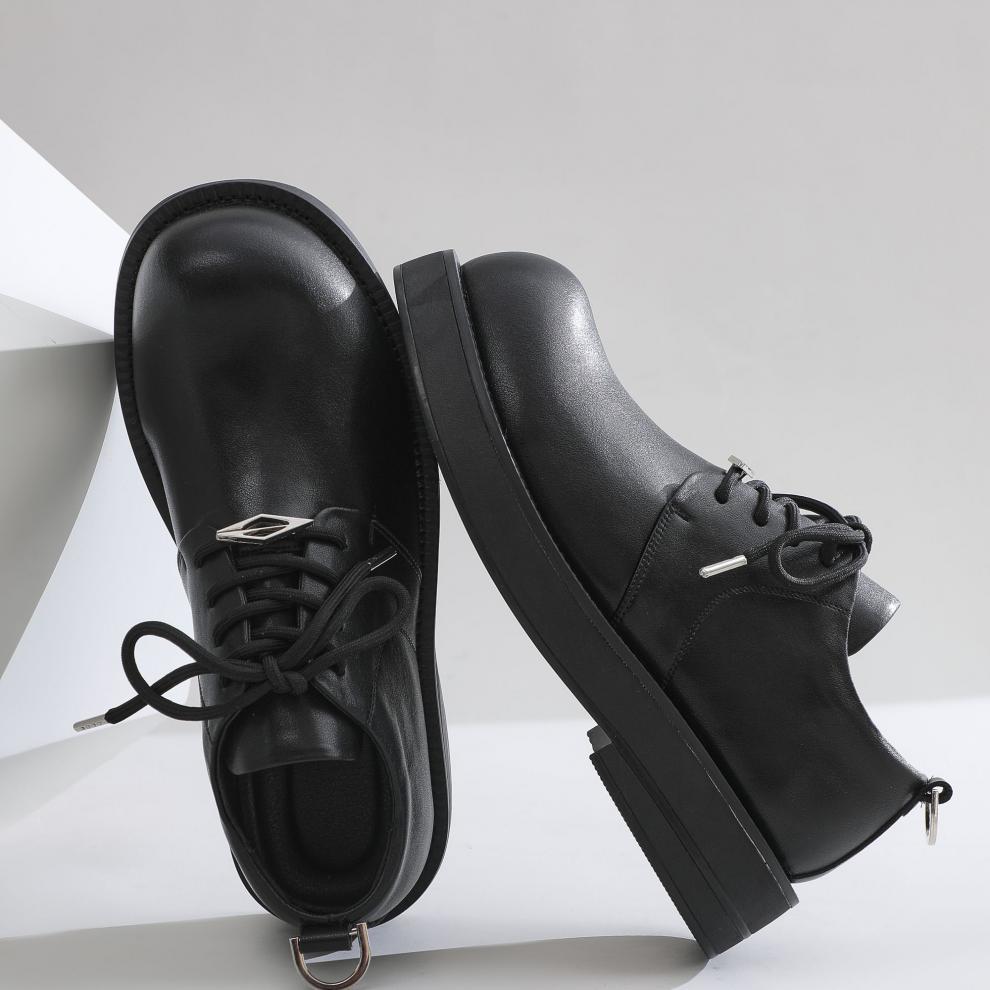 ShoeVault White Cleanfit Herrenschuh, Derby mit Zehensteg, der die Körpergröße erhöht und sich ideal für Pendler eignet, trendiges Ledermodell für Herren (2025)._voghion.com