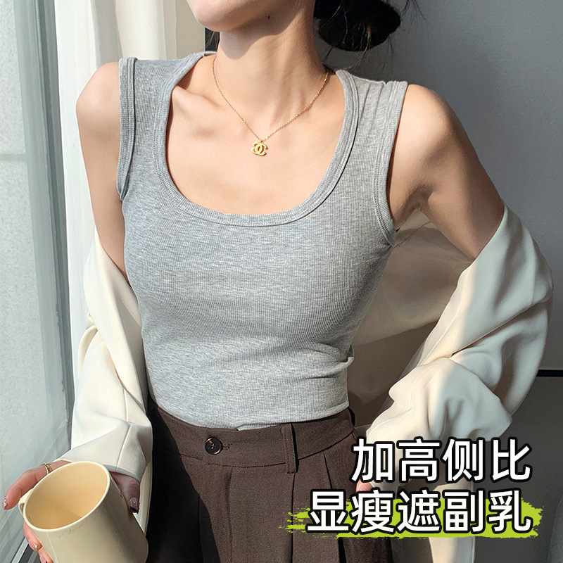 Versatile summer outerwear sleeveless camisole with wide shoulder straps for women, conceals side breasts and prevents exposure Versatile summer outerwear sleeveless camisole with wide shoulder straps for women, conceals side breasts and prevents exposure