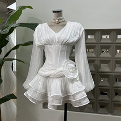 アマゾンの優雅な塩系はやせているvネックの立体花の腰の封の泡の提灯の長袖のケーキのワンピースを現します。