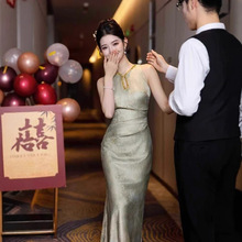 新中式挂脖旗袍订婚礼服女2025新款高级感绿色结婚晨袍新娘敬酒服