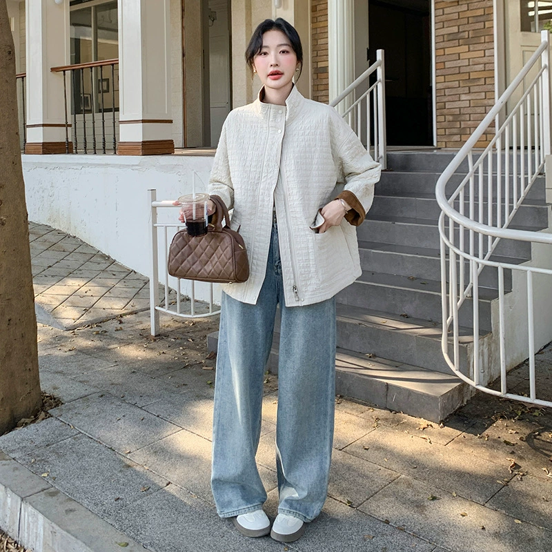 Актуальное фото куртки в корейском стиле off-white ромбовая короткая куртка 2025 новый нишевый контрастный цвет вставка свободный повседневный топ