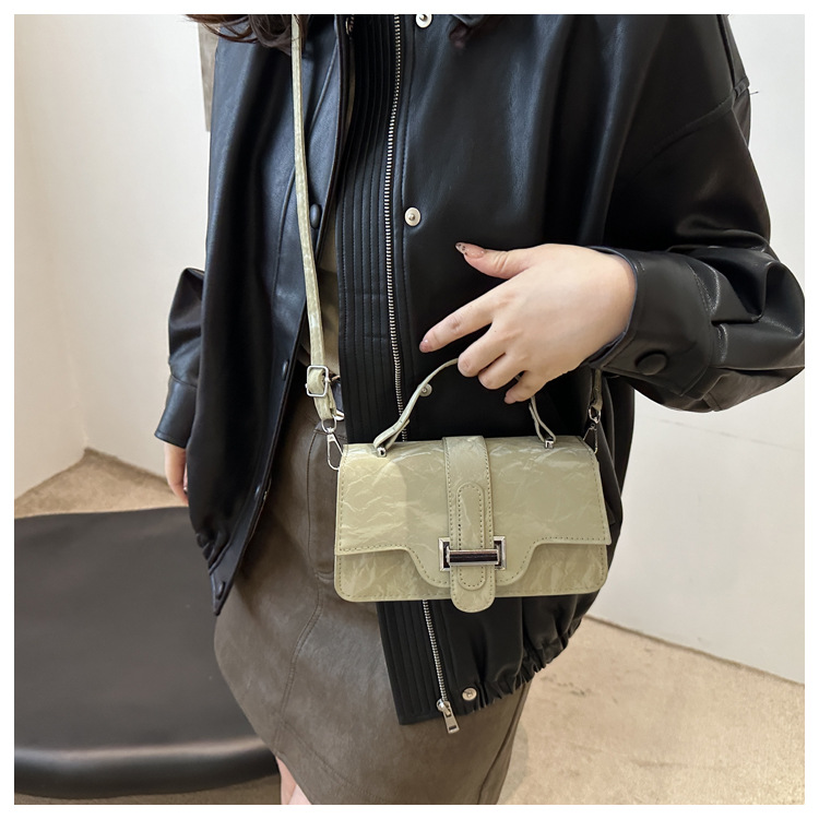 2024 New style women's trendy, fashionable and high-quality single-shoulder handbag, autumn commuting crossbody small square bag undefined