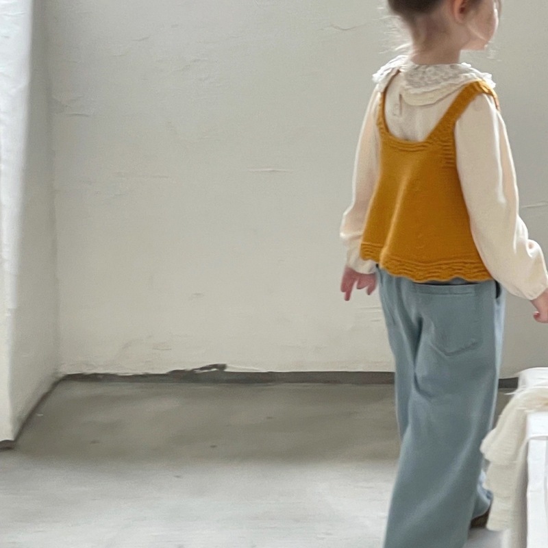 クリームセット 2025 秋女の子トレンディな甘くてかわいい小さなアヒルニットベスト女の赤ちゃん人形襟底シャツ|undefined
