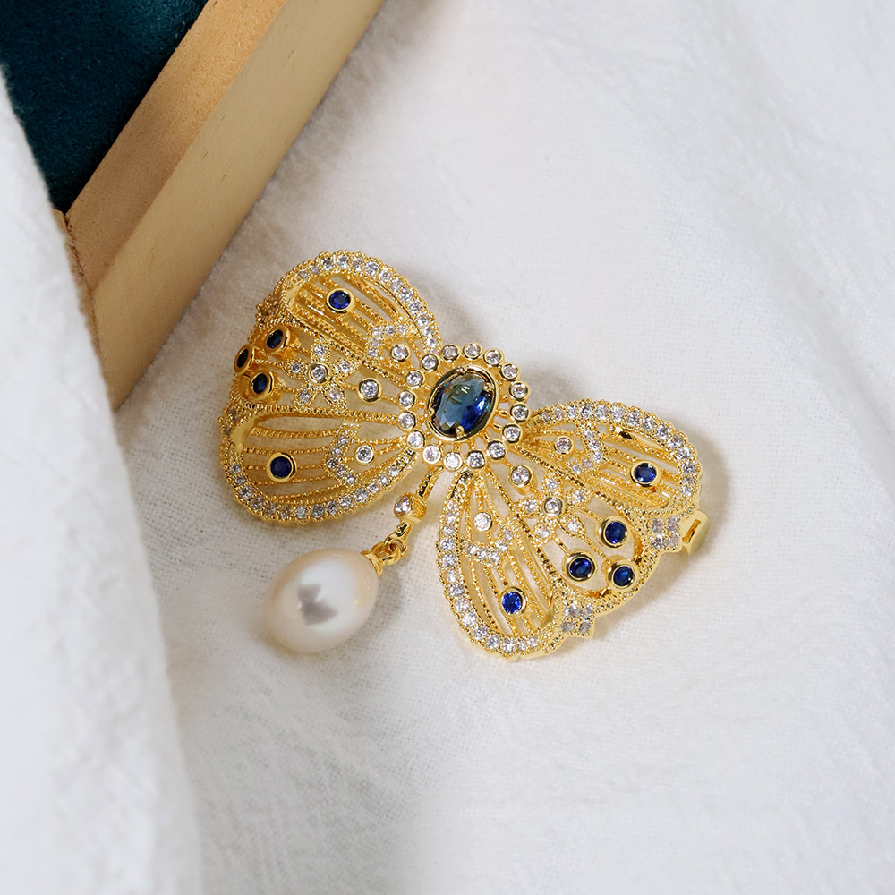 Retro corte dorado broche de mariposa cristal azul zircon elegante flores pectoral de perlas naturales de alta calidad joyas regalo