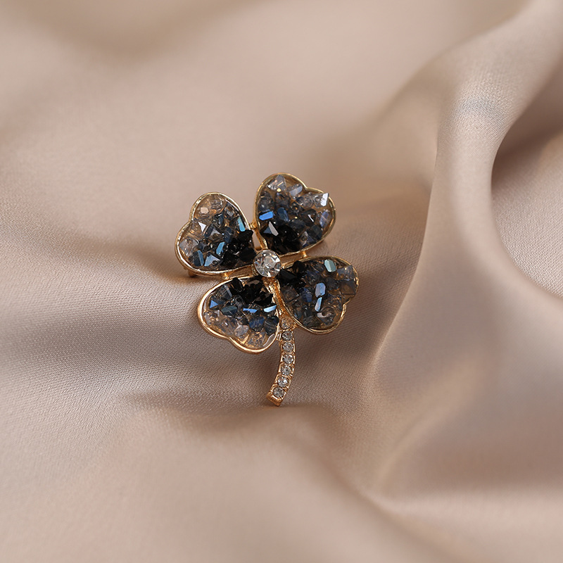 2025 New Four-Leaf Clover Crystal Brooch High-End Luxury Versatile and Elegant Suit Accessory