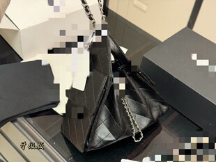 �͹�С���L���朗l���ذ�Ů����������ˮͰ�� �羳�^��ţƤ