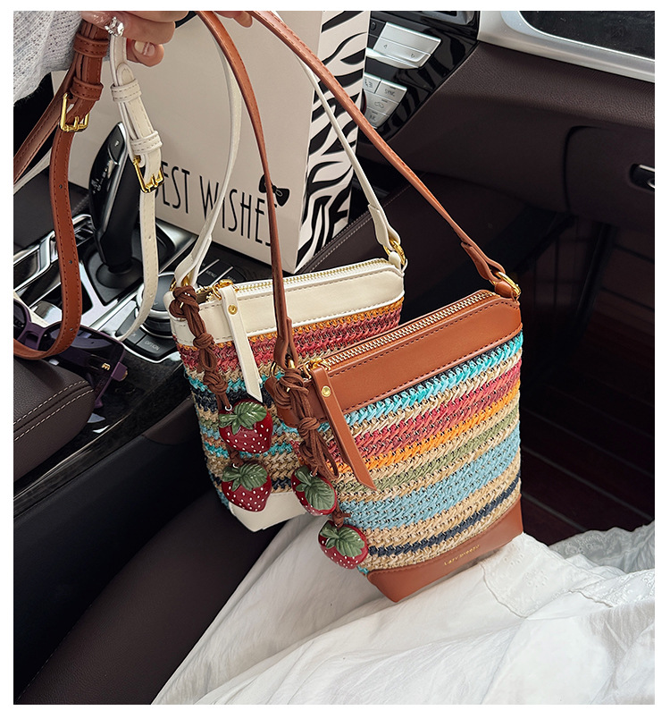 In the summer of 2025, there are new fashionable and fresh woven handbags, bucket bags, shoulder bags, underarm bags and women's bags full figure