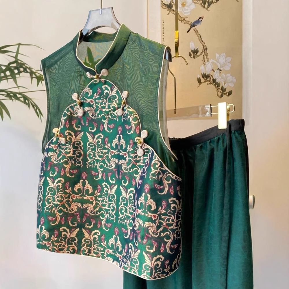 New Chinese-style New Year's Robe for Women, Unique and Special, Especially Suitable for Petite Women, Red Vest in Spring and Autumn Style