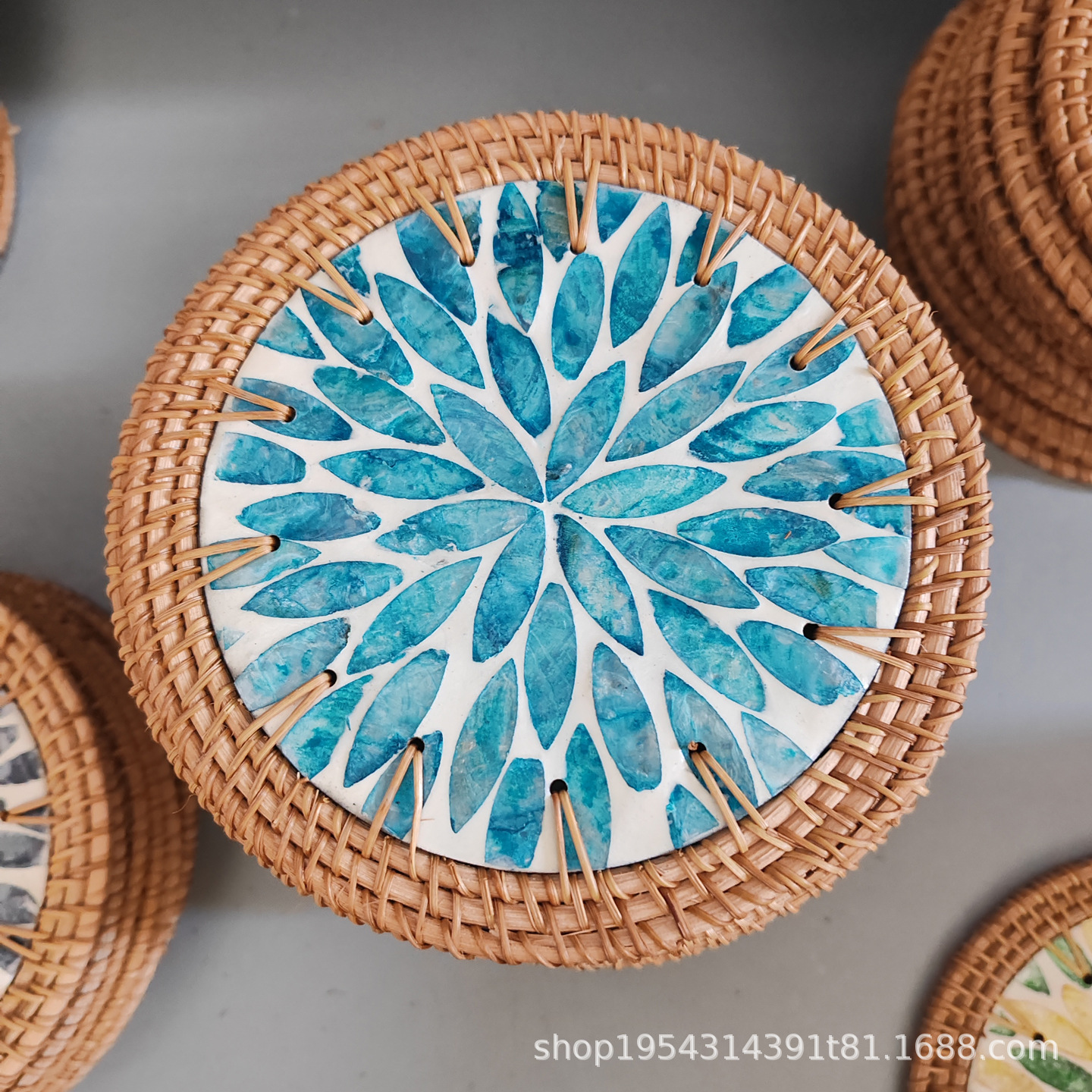 Alfombrilla aislante de concha, posavasos para hoteles y hostales, alfombrilla de desayuno con borde de ratán, alfombrilla antisalpicaduras para mesa de café, aislamiento térmico y protección contra quemaduras.