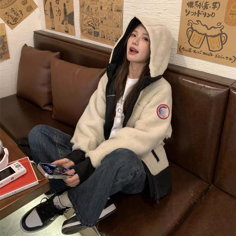 Korean Niche 25 Autumn and Winter Lamb Wool Jacket White Badge Warm Polar Fleece Top Women's Lazy Style Hooded Cardigan