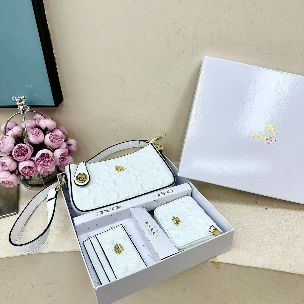 2025 nuevo Kome bolso brazo cartera de tres piezas conjunto de co caja bolsa de tarjetas de comercio exterior transfronterizo bolso de donación