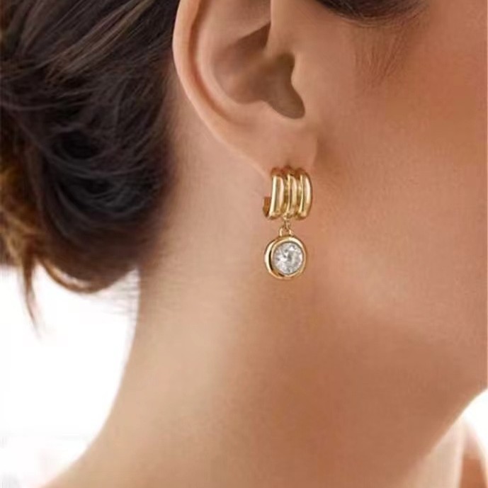 fashionable universal earrings with zircon