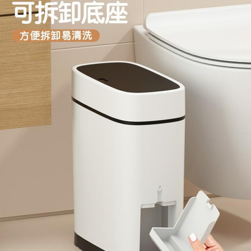 Trash bin toilet toilet Household has a small covered with small…
