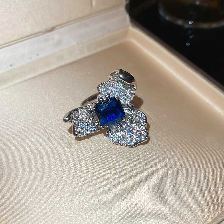 Anel de dedo indicador em formato de gota d'água com zircônia super brilhante em estilo palácio, com acabamento pesado, leve e luxuoso._voghion.com