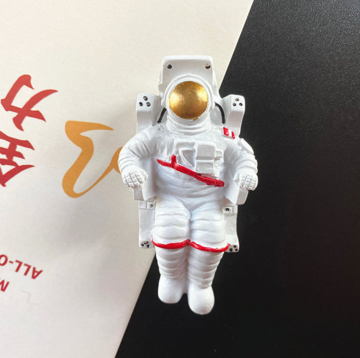7 正坐 金色宇航员