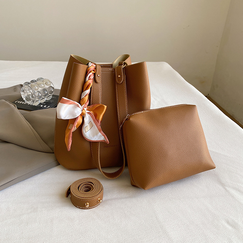 Bolso para mujeres 2024 nuevo otoño invierno alta sensación de bolso de hombro de gran capacidad de viaje bolso de cubo de agua bolso de mochila universal