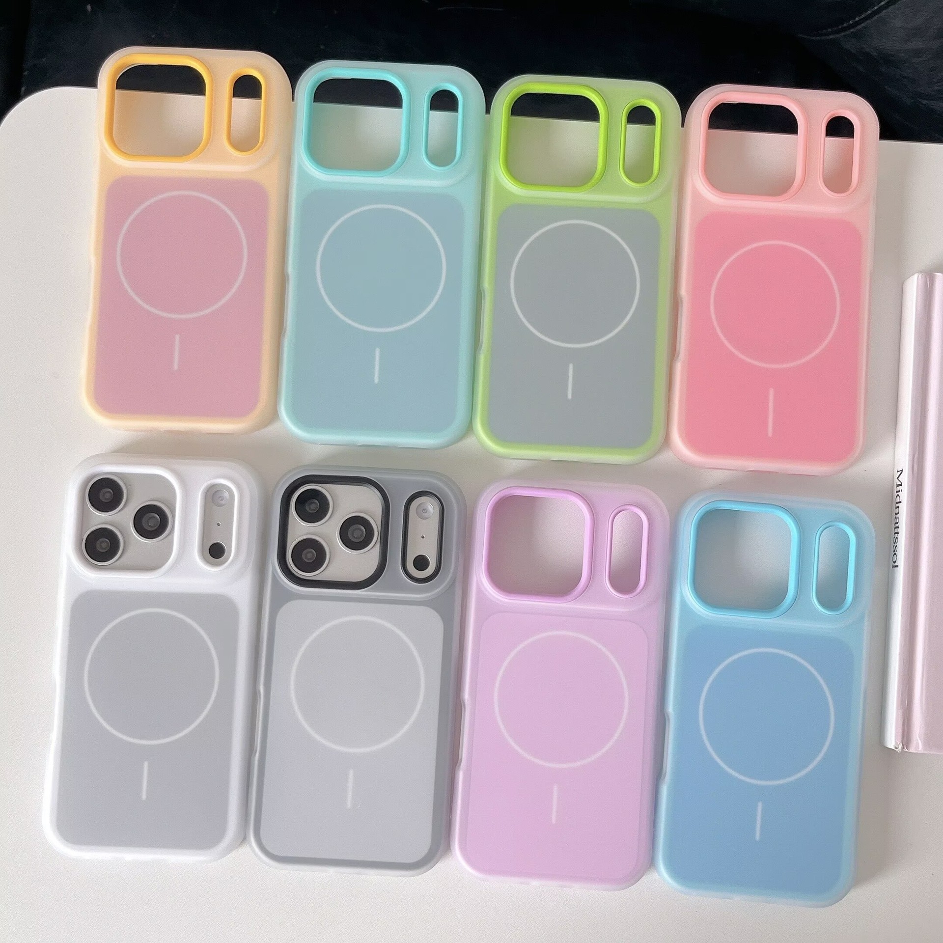 Nuevo magnetismo de jalea de dos colores 2 en 1 para iPhone17 para el teléfono celular de goma de manzana 11 sensación de piel esmerilada