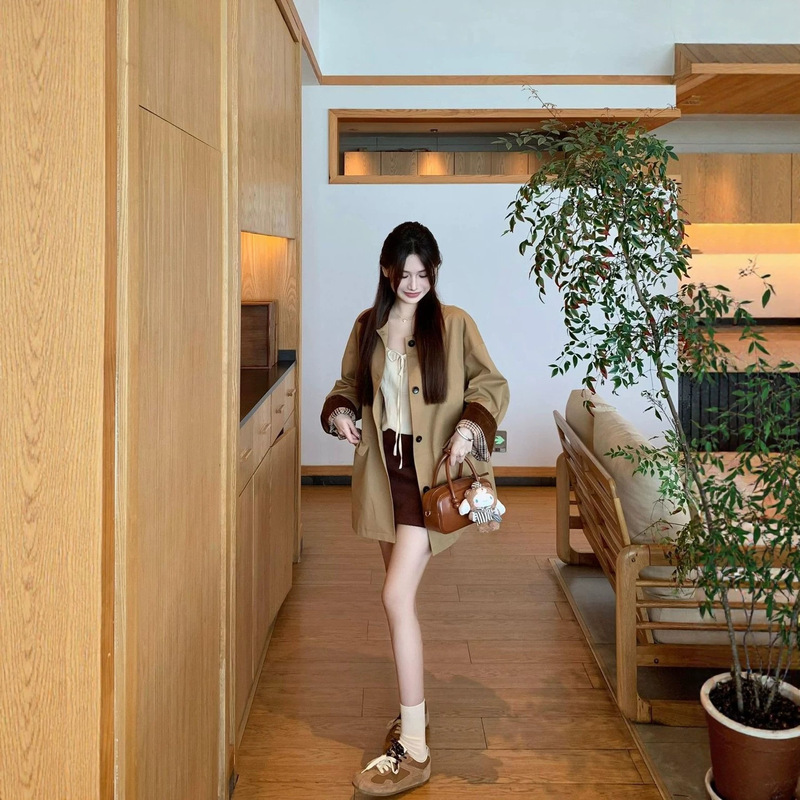 Versatile khaki trench coat for women, 2026 spring/autumn new collection, mid-length, stylish, and with a sophisticated Korean design, suitable for petite figures Versatile khaki trench coat for women, 2026 spring/autumn new collection, mid-length, stylish, and with a sophisticated Korean design, suitable for petite figures
