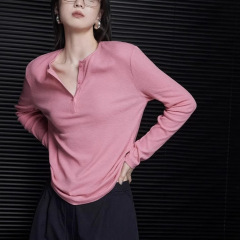 Momentピンク修身長袖気質ニットtシャツ女性デザイン感小衆2025早秋ボトムシャツ