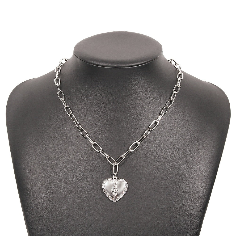 Simple Style Geometric Heart Pendant Rhinestone Alloy Necklace display picture 5