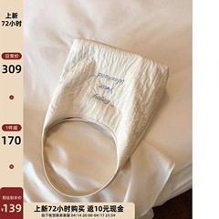 南風夏にはシンプルな大容量バッグが流行しています。