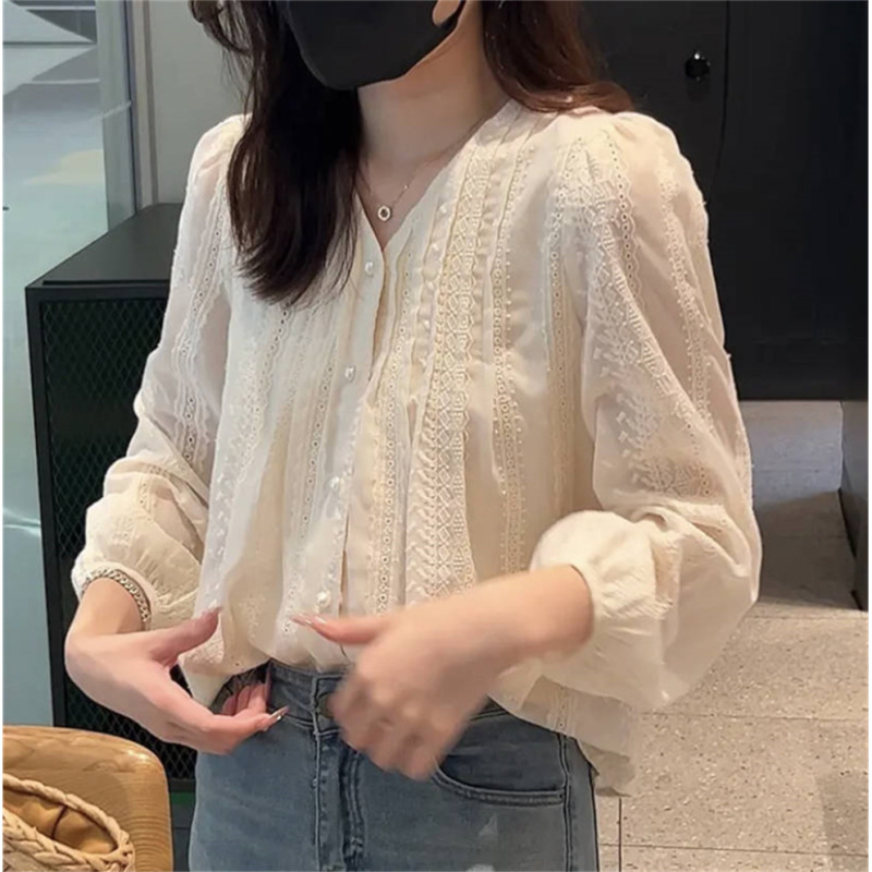 简约通勤设计感蕾丝长袖衬衫秋装女2025年新款刺绣小衫灯笼袖上衣|undefined