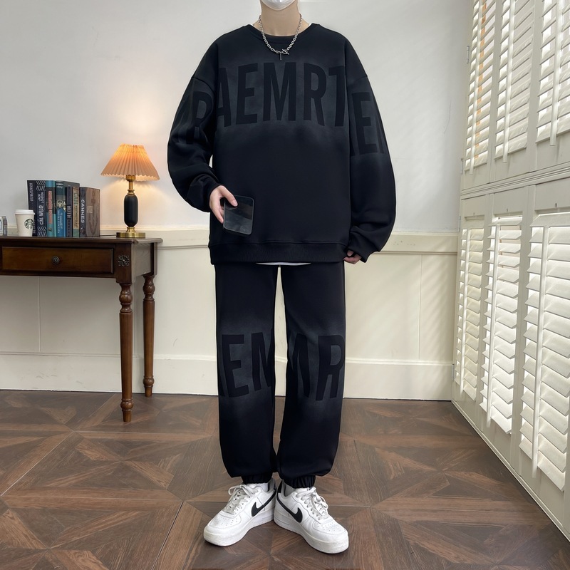 Los fabricantes de origen producen logotipos personalizables, trajes deportivos y casuales sueltos de moda para hombres, pantalones de suéter para hombres