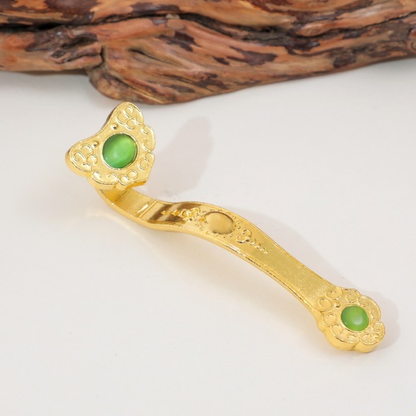 合金の如意の部品は周の道具の金属の工芸品をつかんで柿の如意の1歳の赤ちゃんのくじの道具を飾ります。|undefined