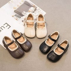 女の子の小さい靴2025春の新型の子供の靴の柔らかい底の王女の靴の春夏の女の宝の靴の黒い女の子