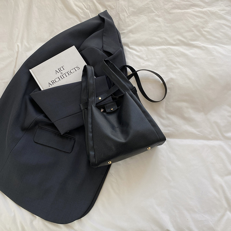 Bolso bandolera mujer elegante con textura litchi de moda_voghion.com