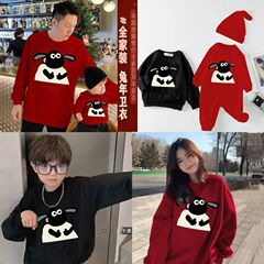 New Year family outfits: autumn/winter fleece-lined hoodies for mom, daughter, and baby—perfect for a festive family photo shoot!