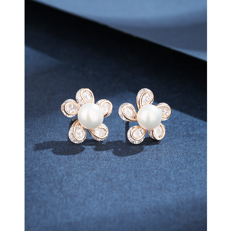 Pendientes de perlas de agua dulce de flores de circón de alta gama Pendientes de diseño de nicho de plata de ley 925 para mujer Pendientes de lujo ligero