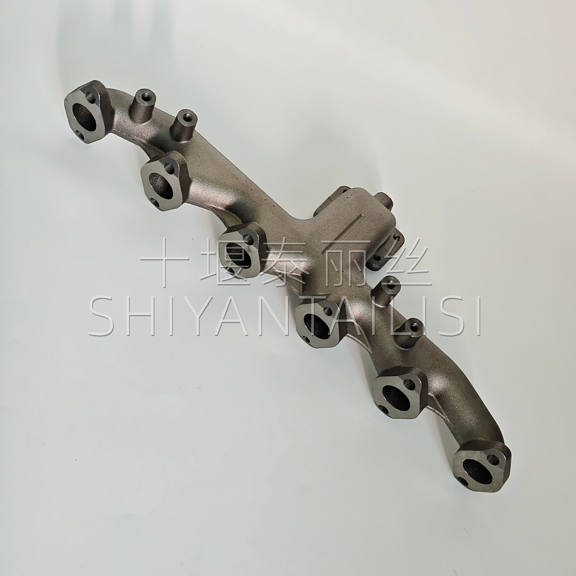 3979211 Exhaust manifold is suitable for Cummins ISDE6.7L diesel engine exhaust pipe