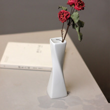 ����ŤŤ���ΰ�ɫ�մ�С��ƿ�Ҿ��b��껨ƿ�����Ǵɺ��s����