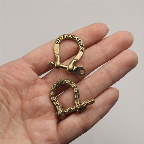 Pure copper letter leopard print horseshoe keychain brass S hook buckle decorative buckle DIY car keychain assembly ornament