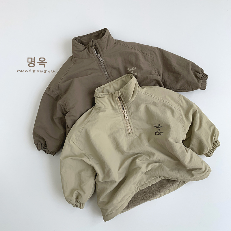 2025 invierno nuevo estilo para niños y niñas coreanos de la serie de camisetas de terciopelo calentador de ropa para niños y medianos