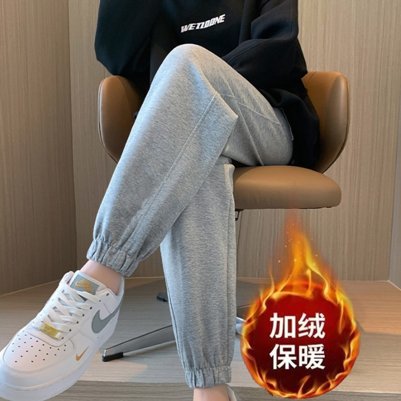 솔리드 컬러 레깅스와 벨벳 팬츠